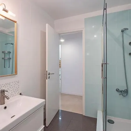 Storytellers - Terrace By The River Lejlighed