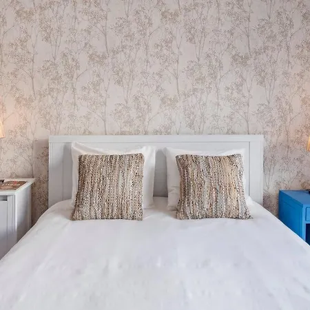 Apartment Storytellers - Terrace By The River