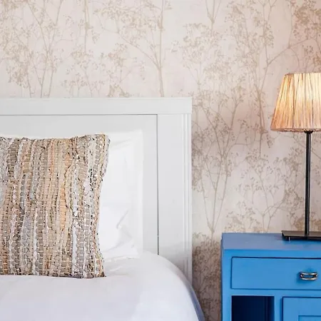 Apartment Storytellers - Terrace By The River *