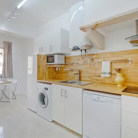 Storytellers - Terrace By The River 리스본