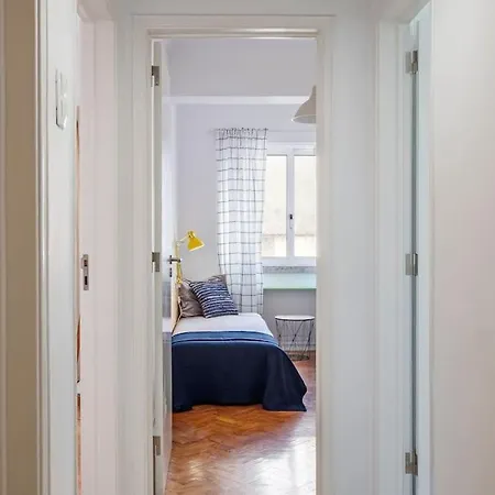 아파트 Storytellers - Terrace By The River 리스본