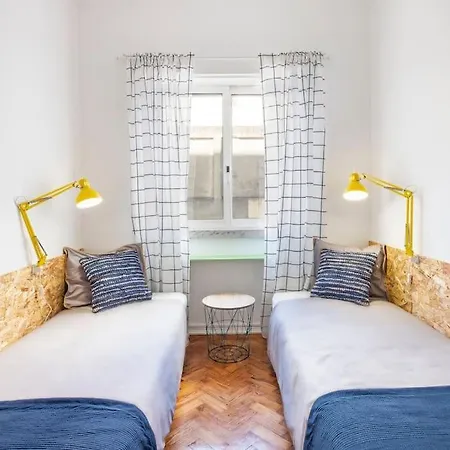 Storytellers - Terrace By The River 리스본